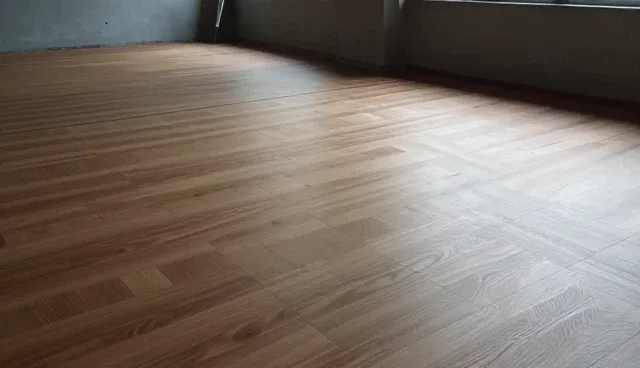 软木地板包装配送的检查要点与注意事项